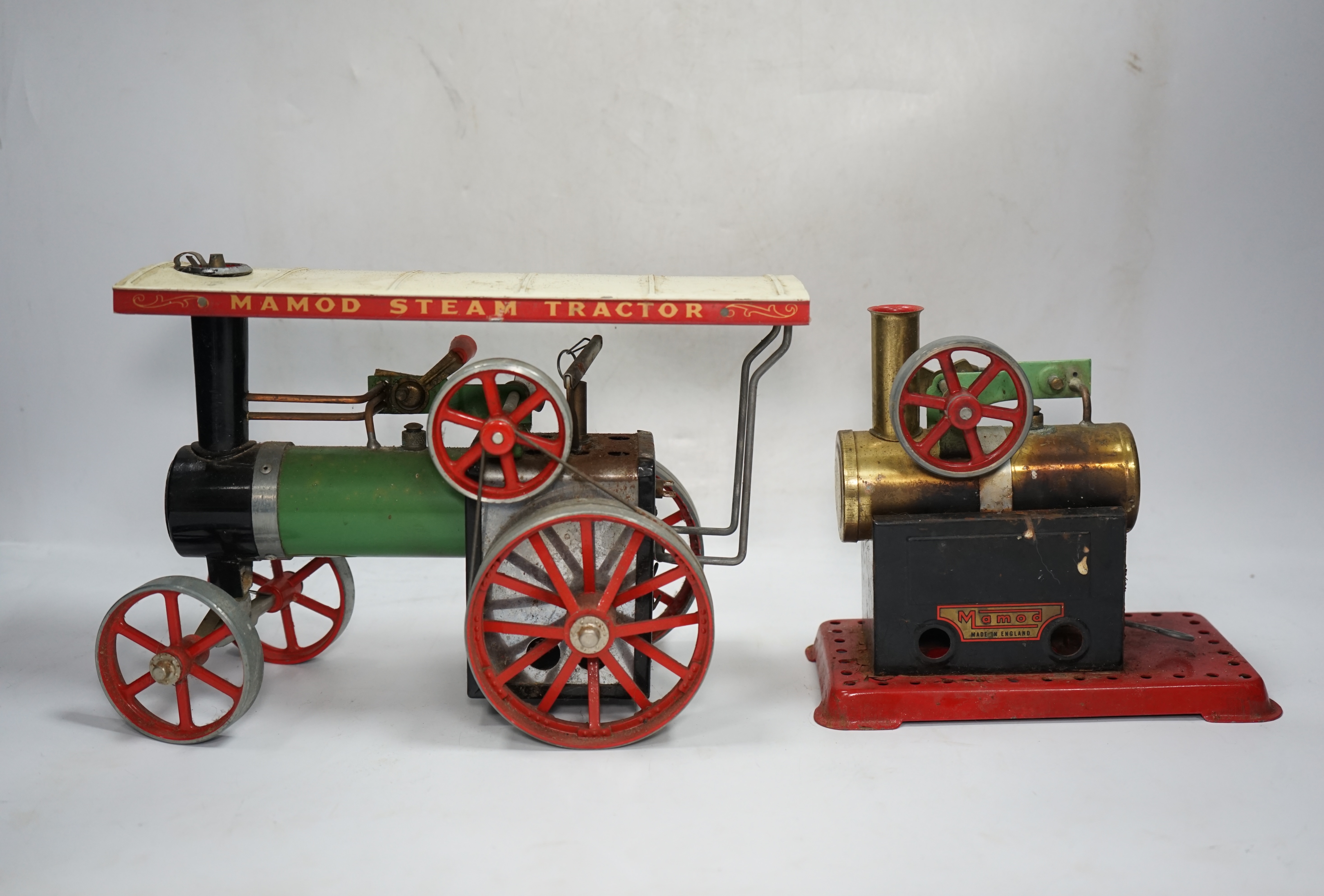 A Mamod live steam traction engine and a single cylinder stationary engine. Condition - poor to fair.